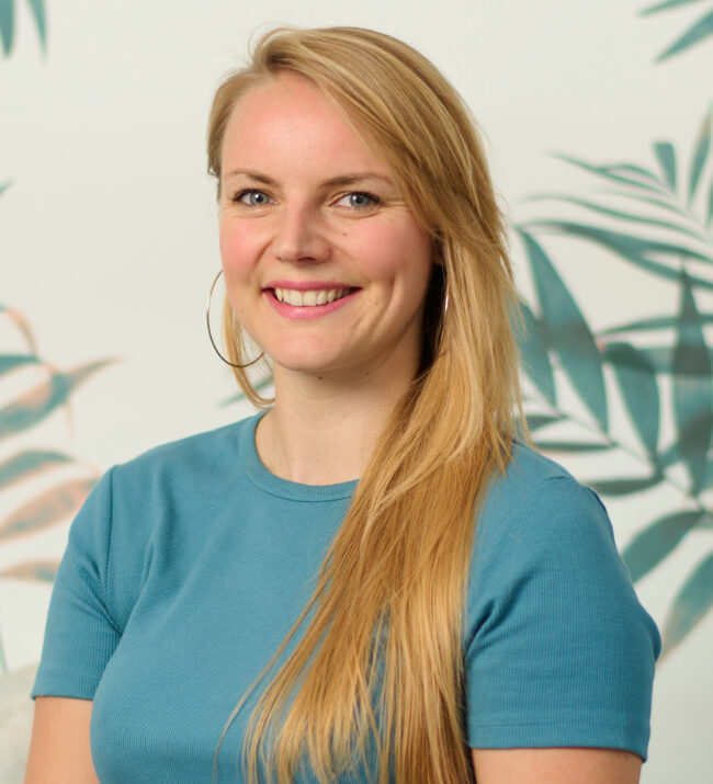 sophie davis - head shot 2200x2200