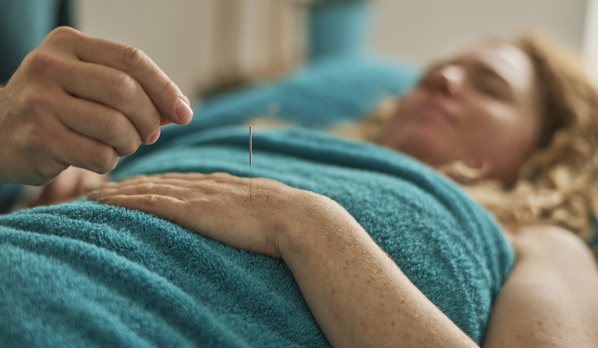Multibed Acupuncture At Treat